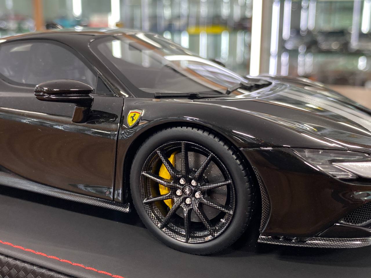 1:18 Resin BBR Models Ferrari SF90 Stradale Pack Fiorano – New Black Daytona (Limited 35 pcs – Dubai Collectors)