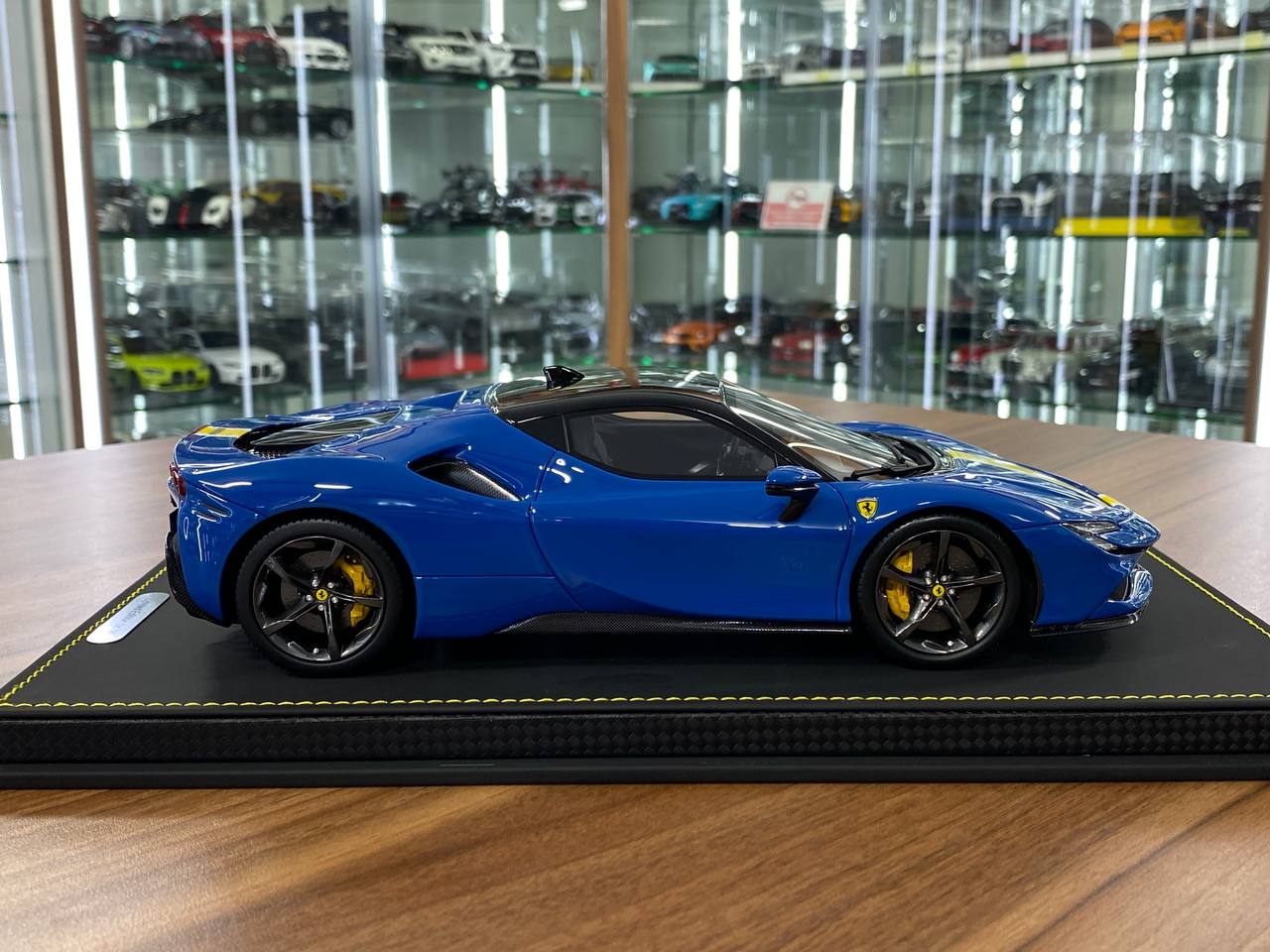 1:18 Resin Model BBR Models Ferrari SF90 Spider Closed Roof – Blue Elettrico / Gloss Black (Limited 60 pcs – Dubai Collectors)