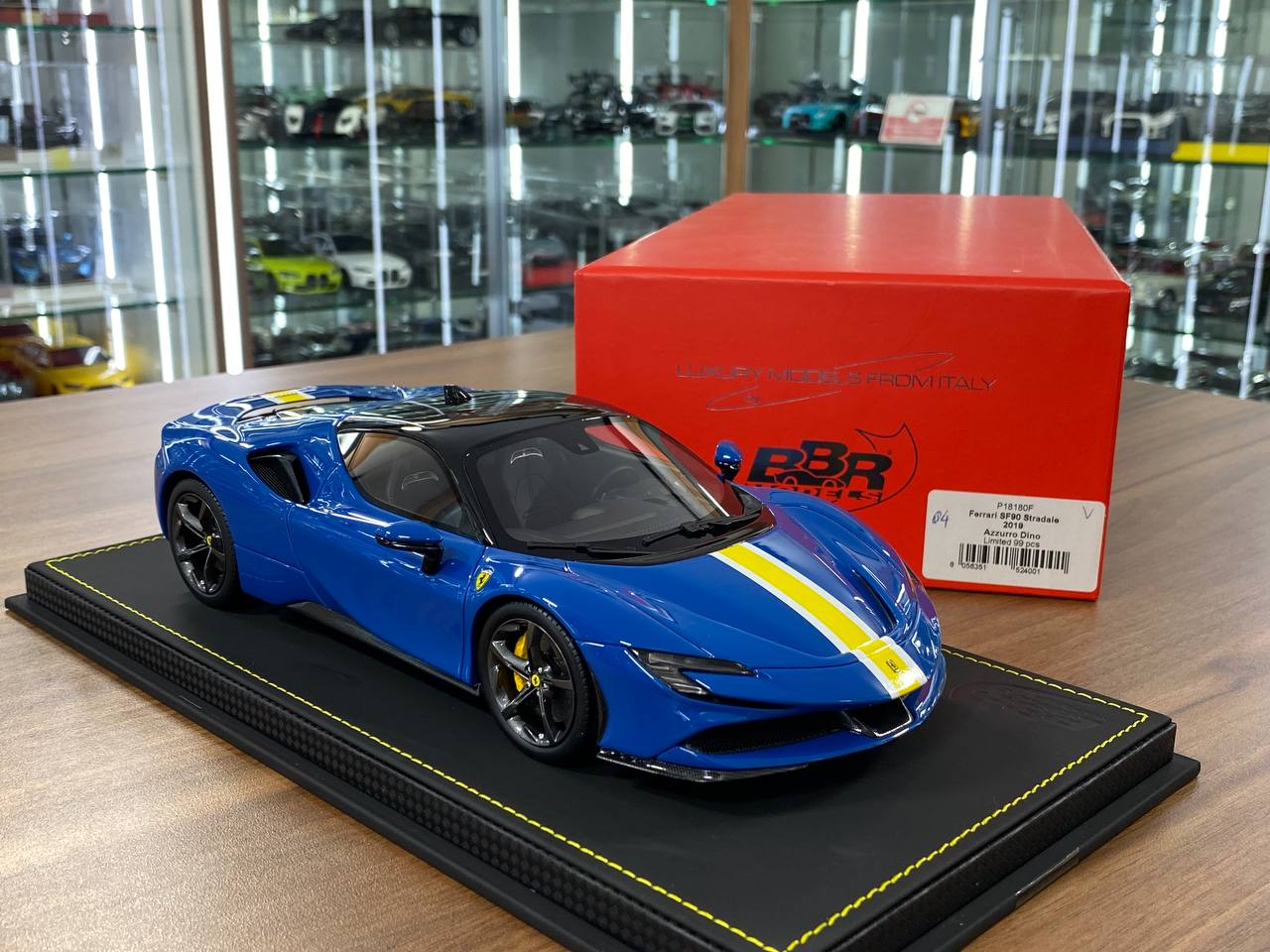 1:18 Resin Model BBR Models Ferrari SF90 Spider Closed Roof – Blue Elettrico / Gloss Black (Limited 60 pcs – Dubai Collectors)