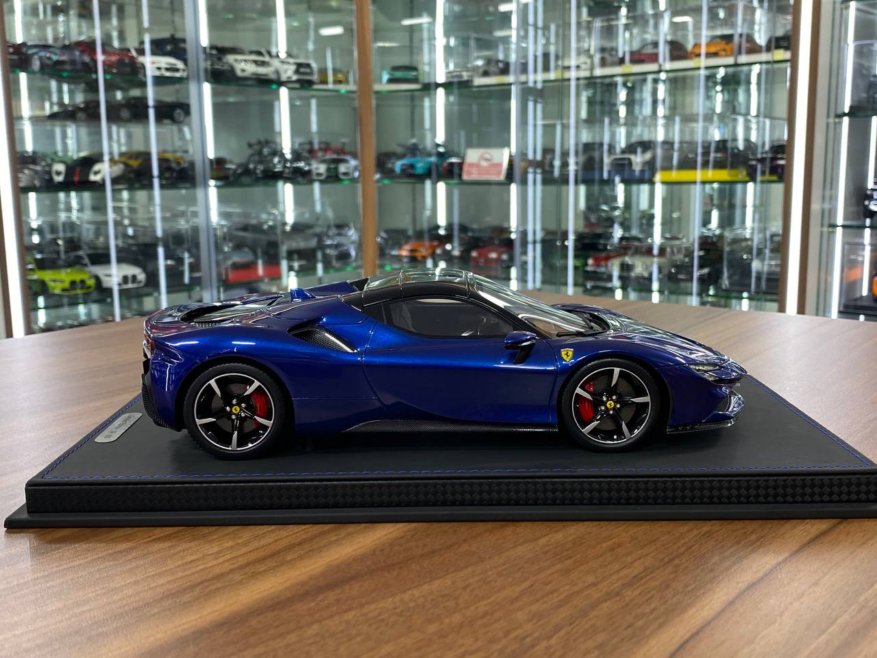 Ferrari SF90 Spider 1:18 Resin Model – Blue Elettrico / Gloss Black – Limited 60 pcs