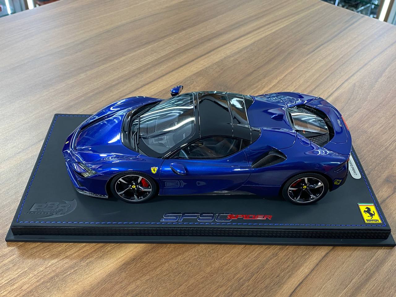 Ferrari SF90 Spider 1:18 Resin Model – Blue Elettrico / Gloss Black – Limited 60 pcs