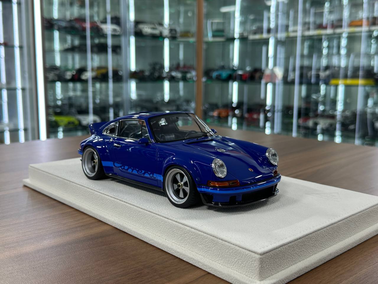 1:18 Resin Model Porsche Singer DLS 2022 – Indigo Blue | Make Up (Limited 80 pcs – Dubai Collectors)