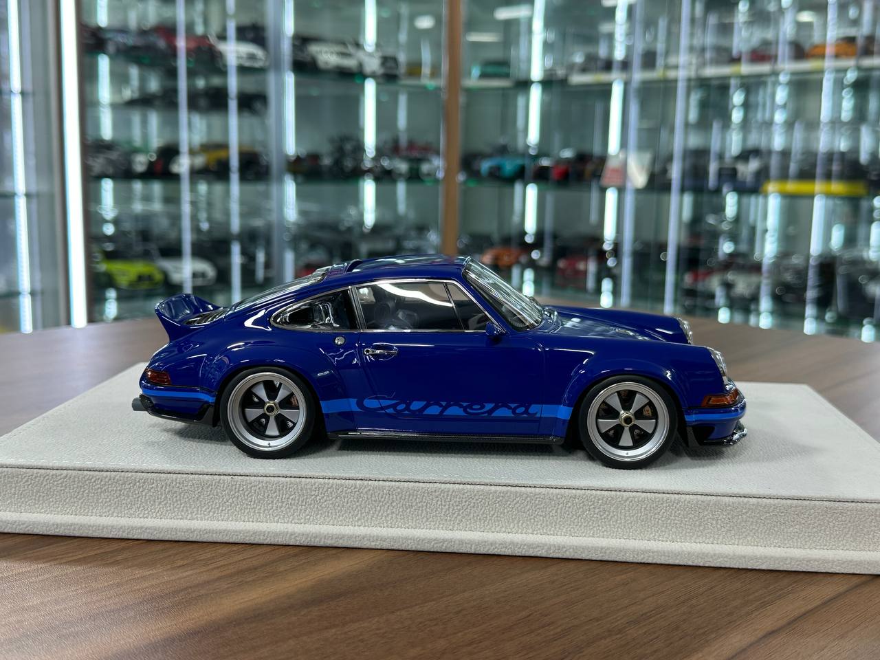 1:18 Resin Model Porsche Singer DLS 2022 – Indigo Blue | Make Up (Limited 80 pcs – Dubai Collectors)