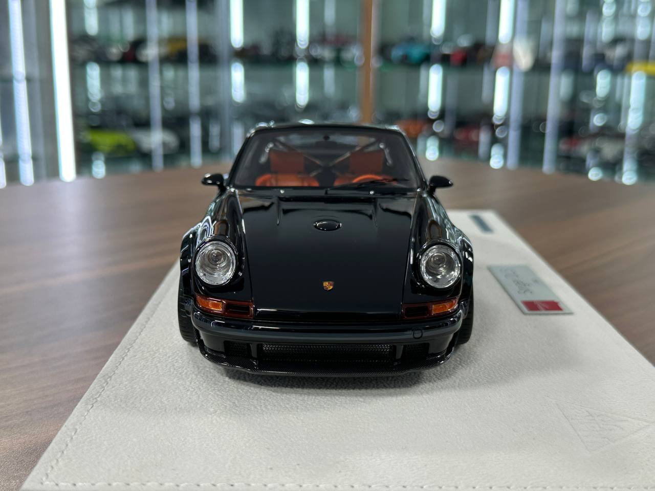 1:18 Resin Model Porsche Singer DLS 2022– Black/Orange | Make Up (Limited 80 pcs – Dubai Collectors)
