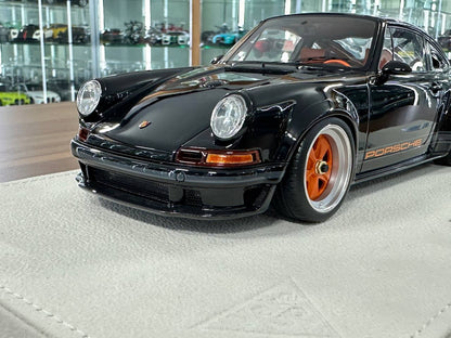 1:18 Resin Model Porsche Singer DLS 2022– Black/Orange | Make Up (Limited 80 pcs – Dubai Collectors)