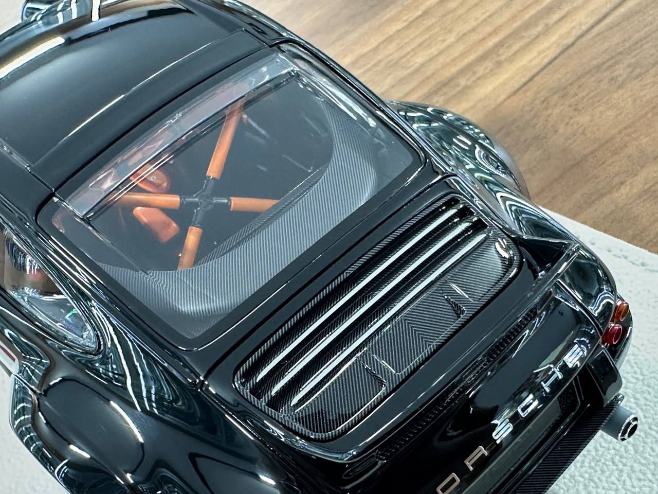 1:18 Resin Model Porsche Singer DLS 2022– Black/Orange | Make Up (Limited 80 pcs – Dubai Collectors)