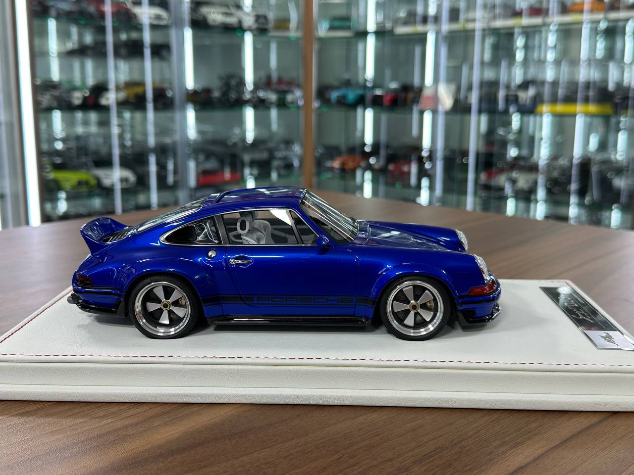 1:18 Resin Model Porsche Singer DLS 2022  – Pearl Blue/Black | IVY Models (Limited 20 pcs – Dubai Collectors)