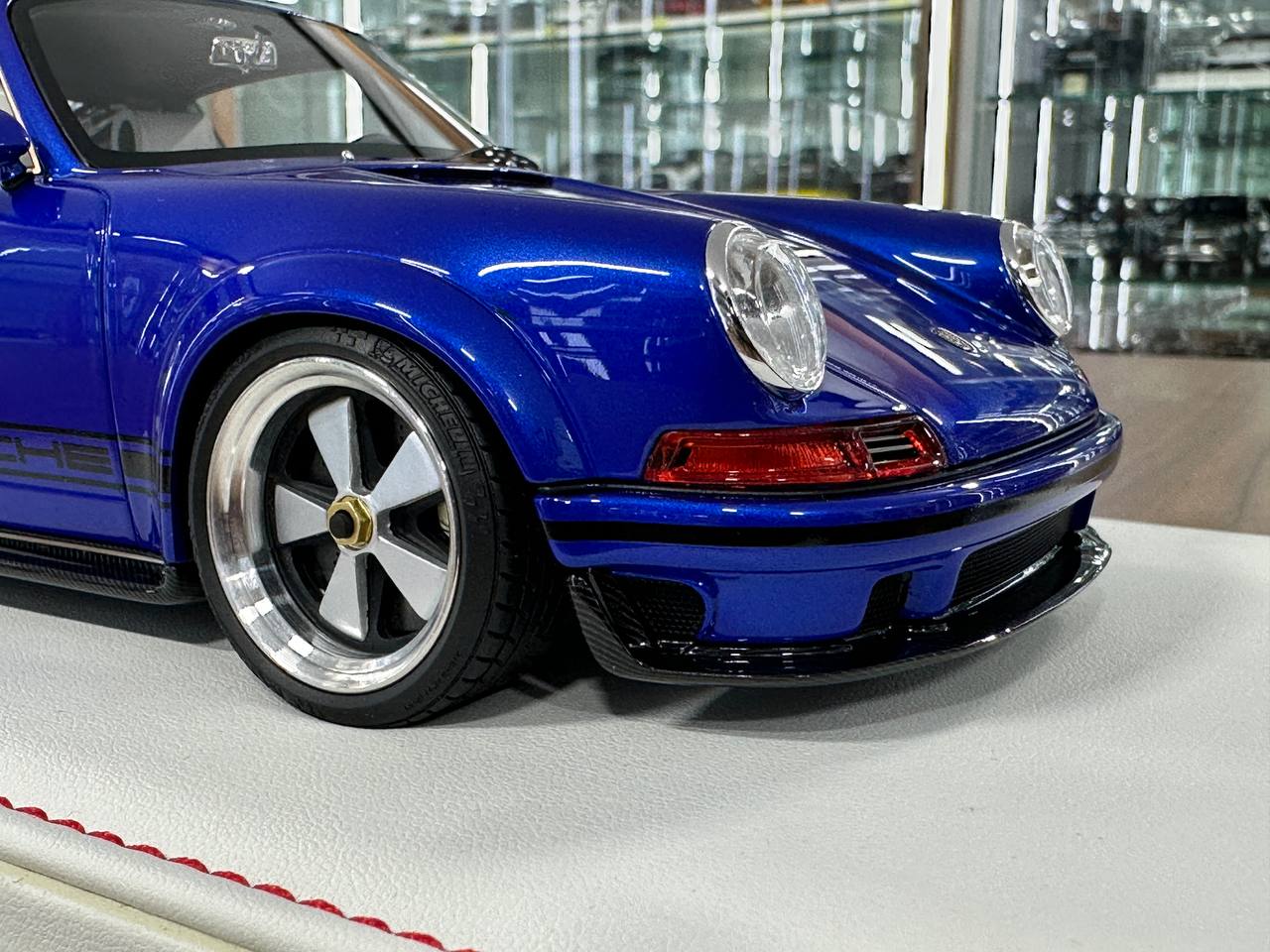 1:18 Resin Model Porsche Singer DLS 2022  – Pearl Blue/Black | IVY Models (Limited 20 pcs – Dubai Collectors)