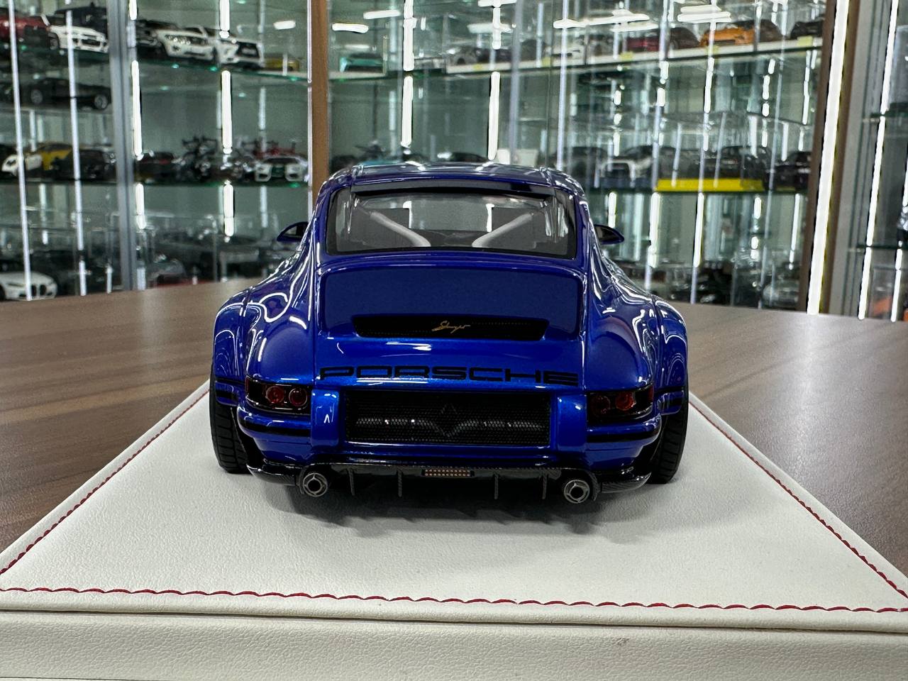 1:18 Resin Model Porsche Singer DLS 2022  – Pearl Blue/Black | IVY Models (Limited 20 pcs – Dubai Collectors)