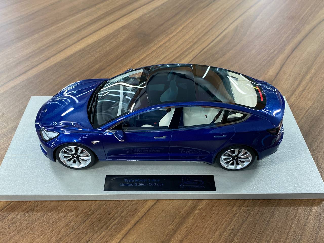 1:18 Resin Model LS Collectibles Tesla Model 3 – Blue (Limited 500 pcs – Dubai Collectors)
