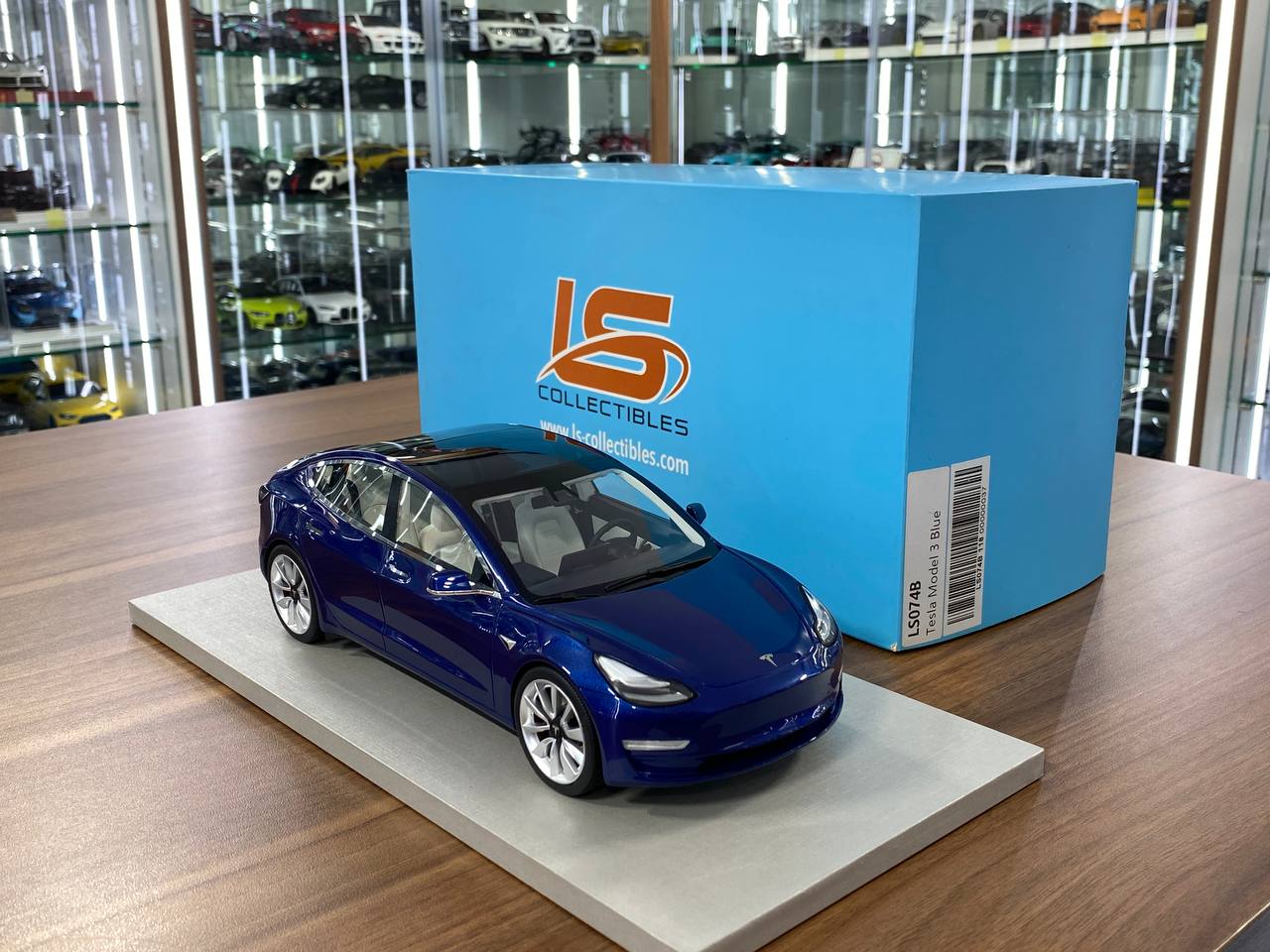 1:18 Resin Model LS Collectibles Tesla Model 3 – Blue (Limited 500 pcs – Dubai Collectors)