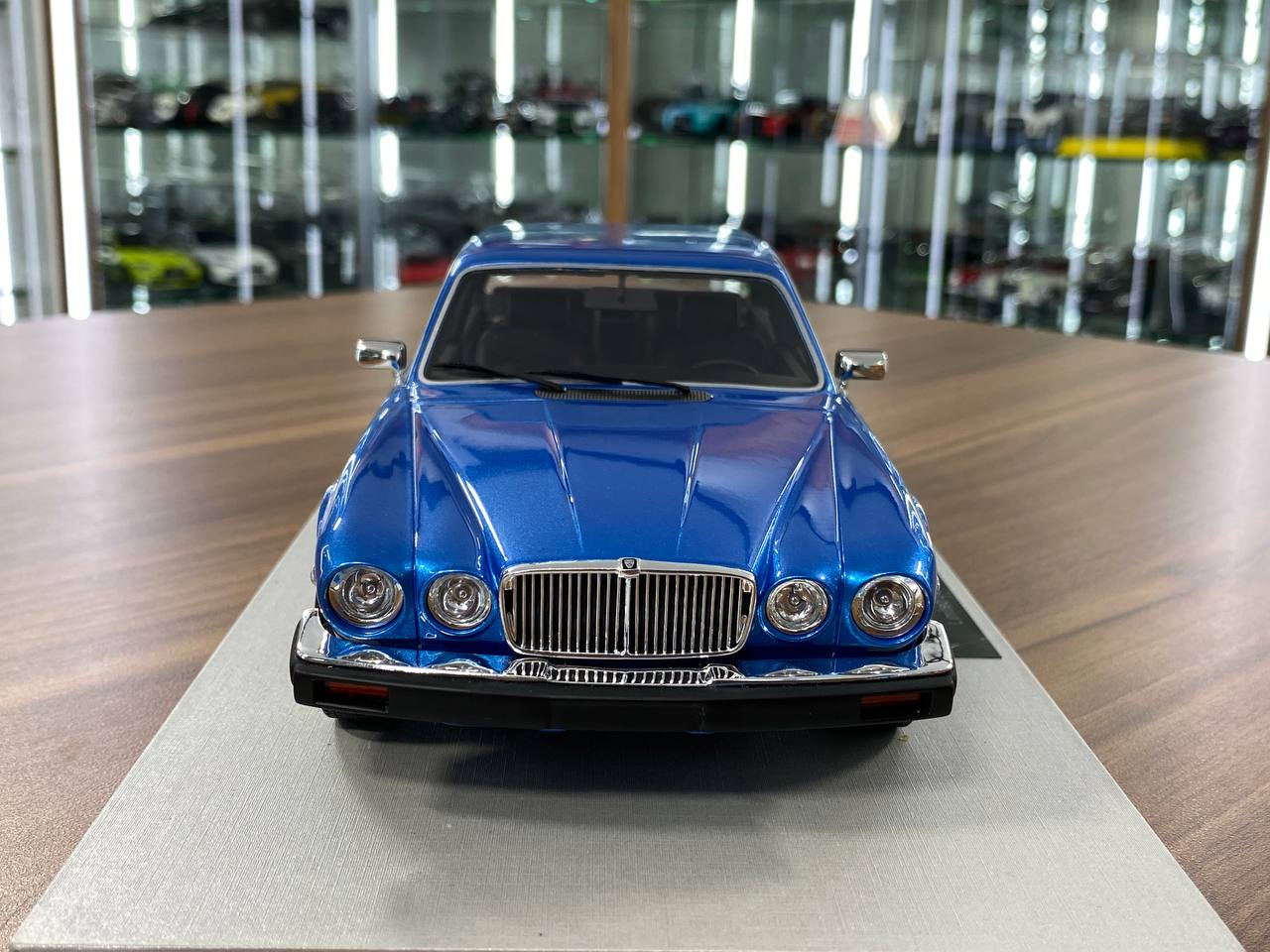 1:18 Resin Model LS Collectibles Jaguar XJ6 1982 – Light Metallic Blue / Mesh Wheels (Limited 250 pcs – Dubai Collectors)