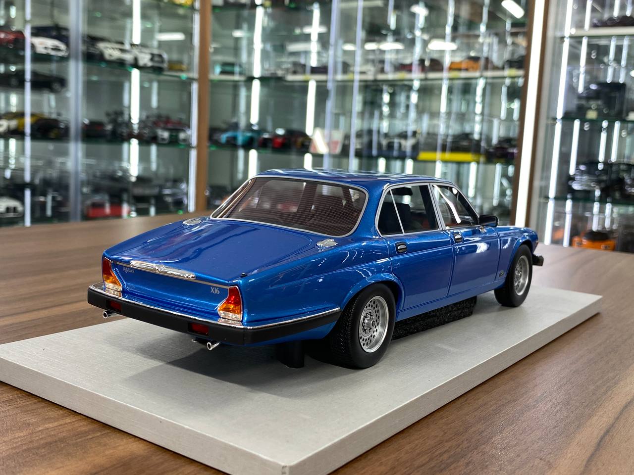 1:18 Resin Model LS Collectibles Jaguar XJ6 1982 – Light Metallic Blue / Mesh Wheels (Limited 250 pcs – Dubai Collectors)