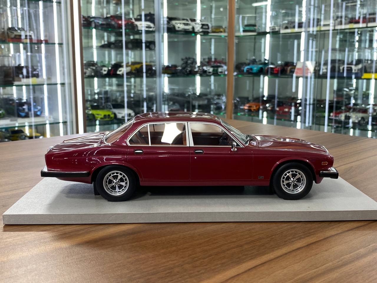 1:18 Resin Model LS Collectibles Jaguar XJ6 1982 – Red (Limited 250 pcs – Dubai Collectors)