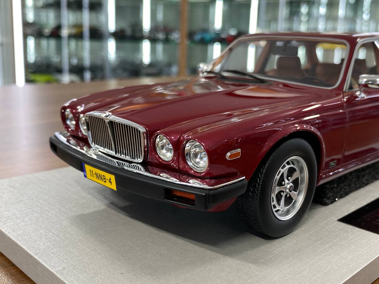 1:18 Resin Model LS Collectibles Jaguar XJ6 1982 – Red (Limited 250 pcs – Dubai Collectors)