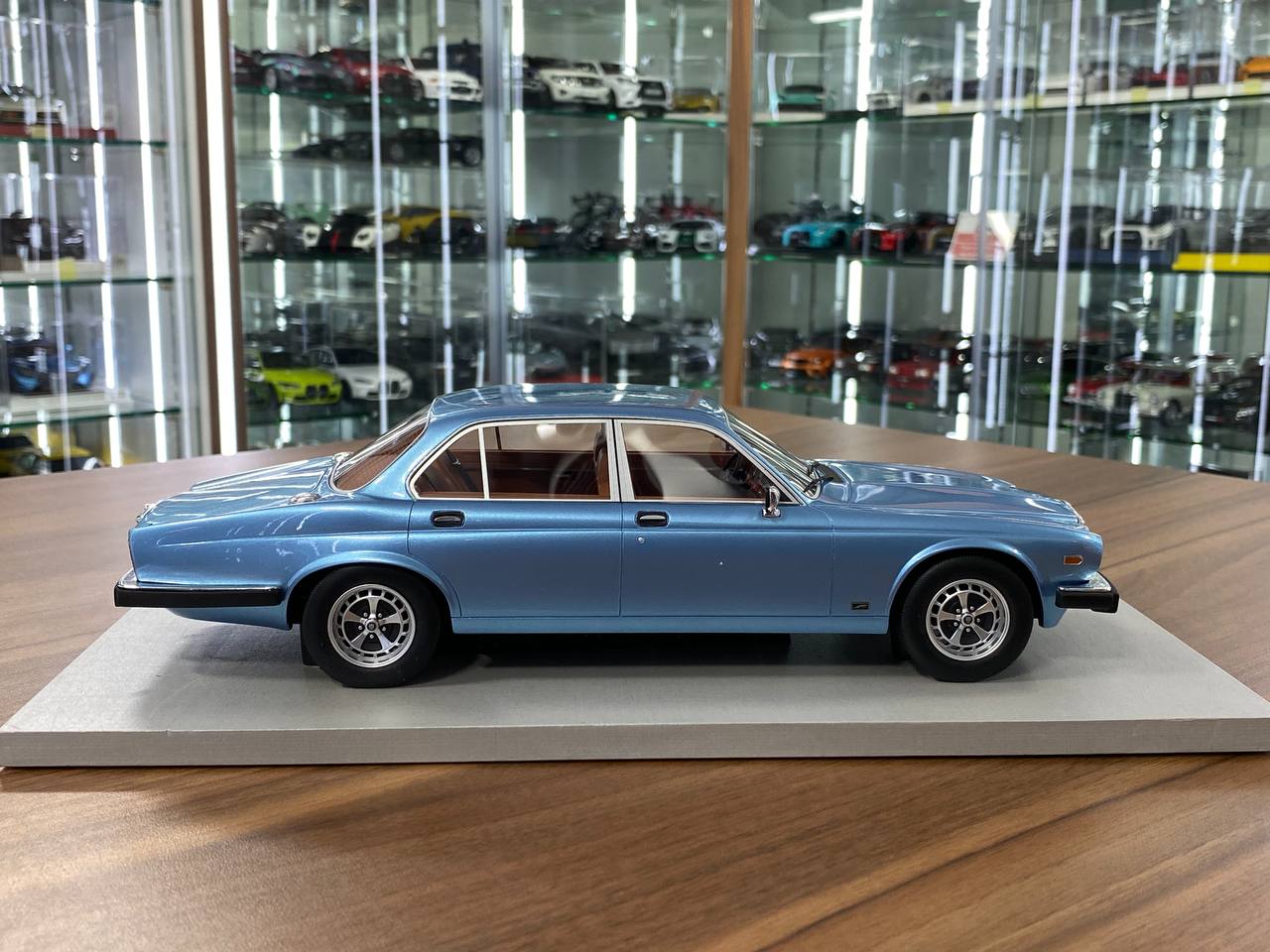 1:18 Resin Model LS Collectibles Jaguar XJ6 1982 – Light Blue (Limited 250 pcs – Dubai Collectors)