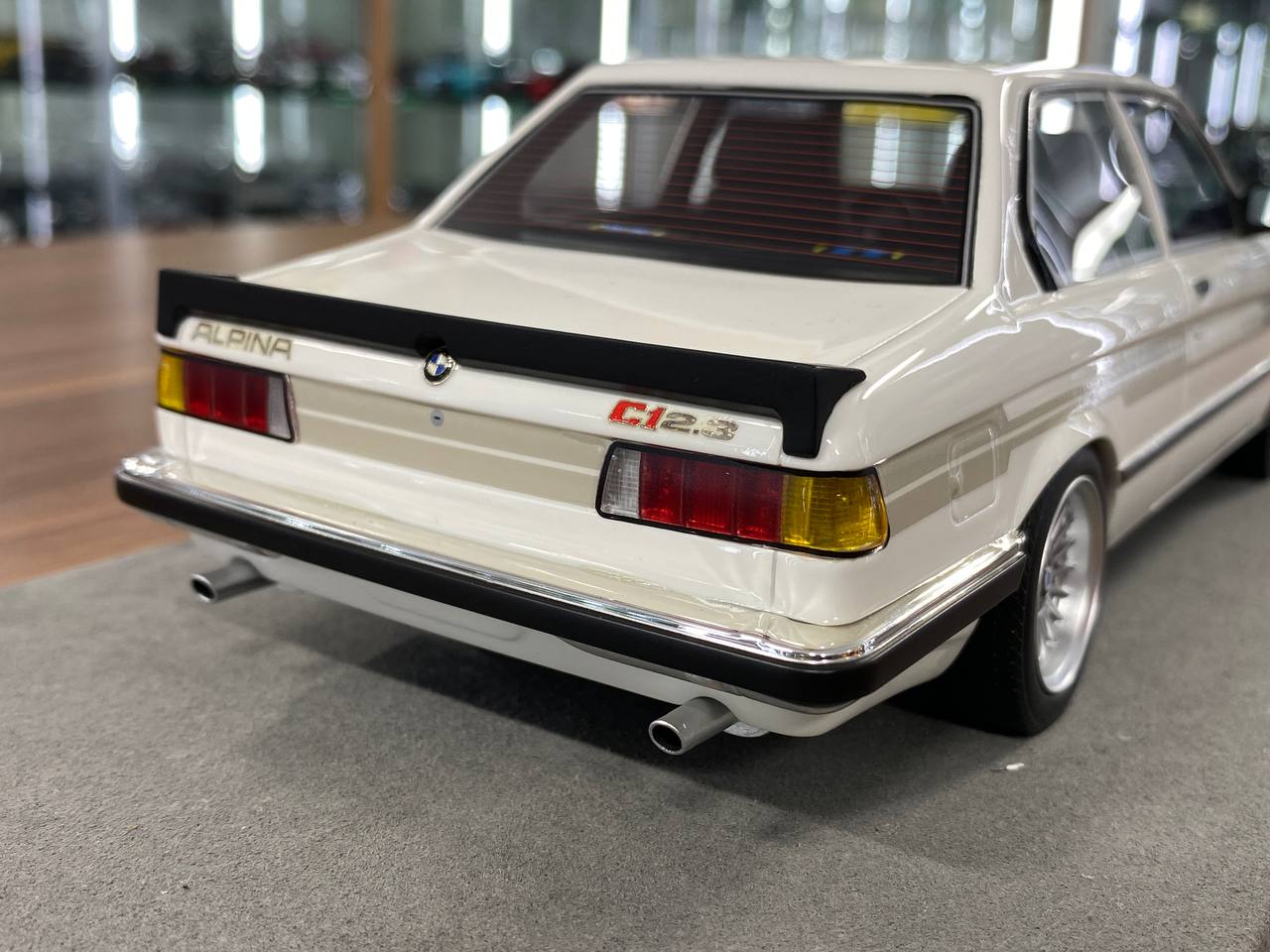 1:18 Resin Model LS Collectibles BMW 323 Alpina 1983 – White (Limited 250 pcs – Dubai Collectors)