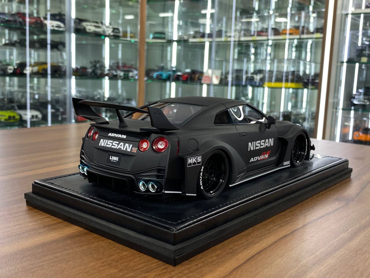 1:18 Resin Model IVY Merit Models Nissan GT-R R35 LBWK – Advan Matt Black (Limited 49 pcs – Dubai Collectors)