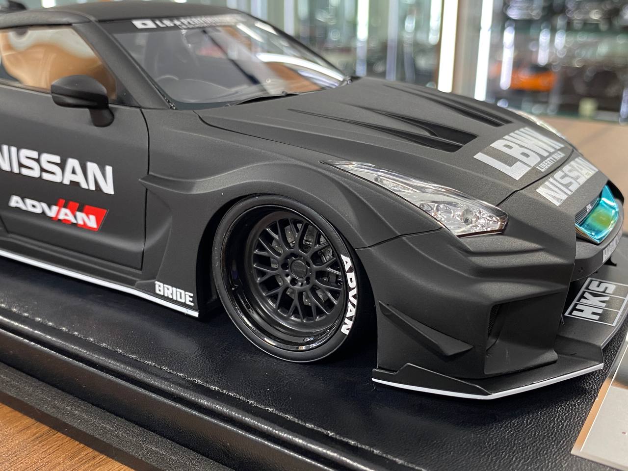 1:18 Resin Model IVY Merit Models Nissan GT-R R35 LBWK – Advan Matt Black (Limited 49 pcs – Dubai Collectors)