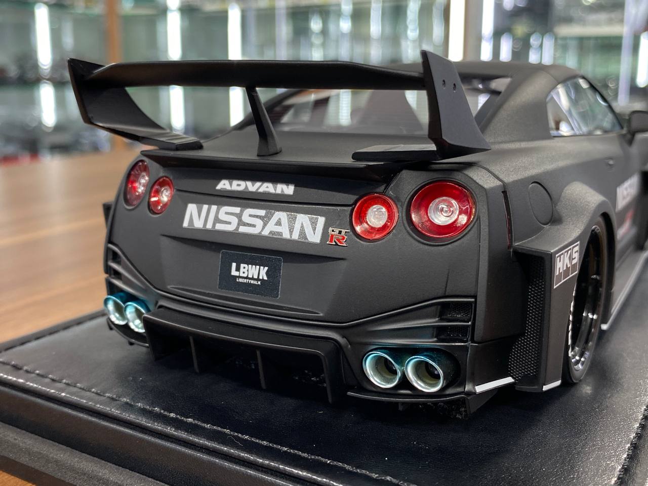 1:18 Resin Model IVY Merit Models Nissan GT-R R35 LBWK – Advan Matt Black (Limited 49 pcs – Dubai Collectors)
