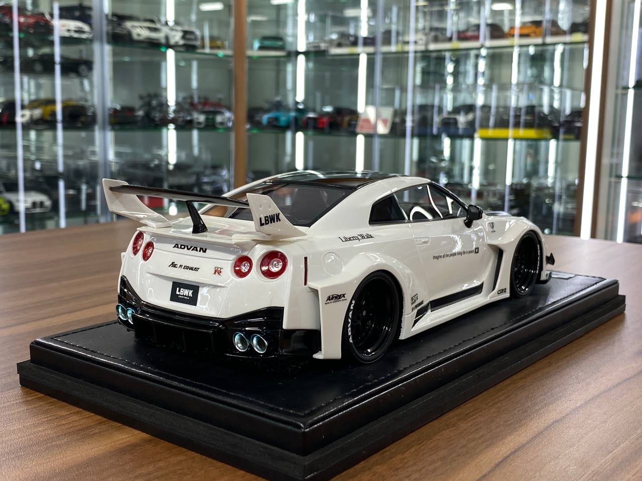 1:18 Resin Model IVY Merit Models Nissan GT-R R35 LBWK – Pearl White / Carbon Fiber Hood (Limited 49 pcs – Dubai Collectors)