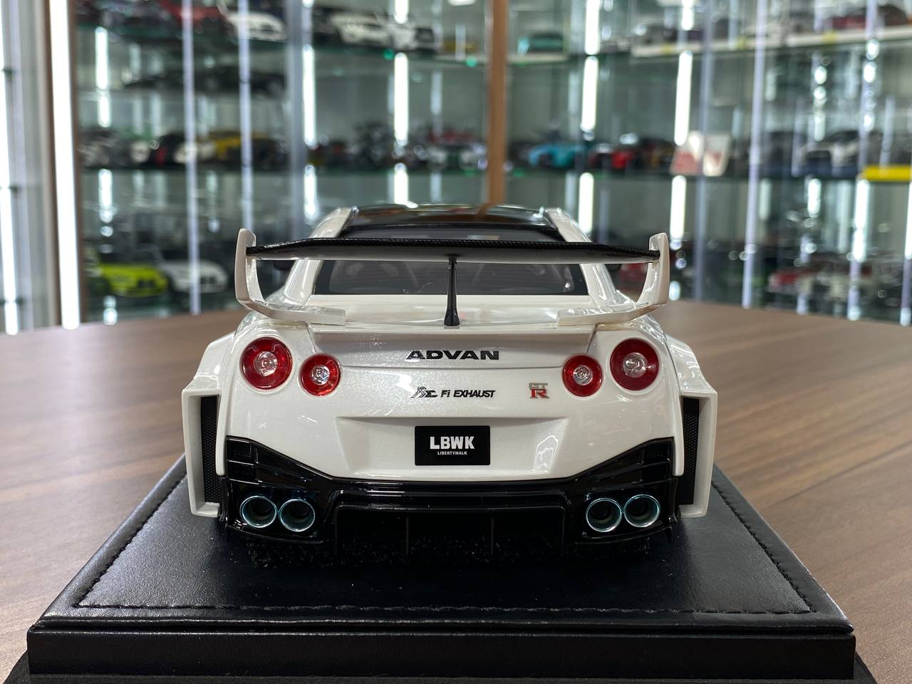 1:18 Resin Model IVY Merit Models Nissan GT-R R35 LBWK – Pearl White / Carbon Fiber Hood (Limited 49 pcs – Dubai Collectors)