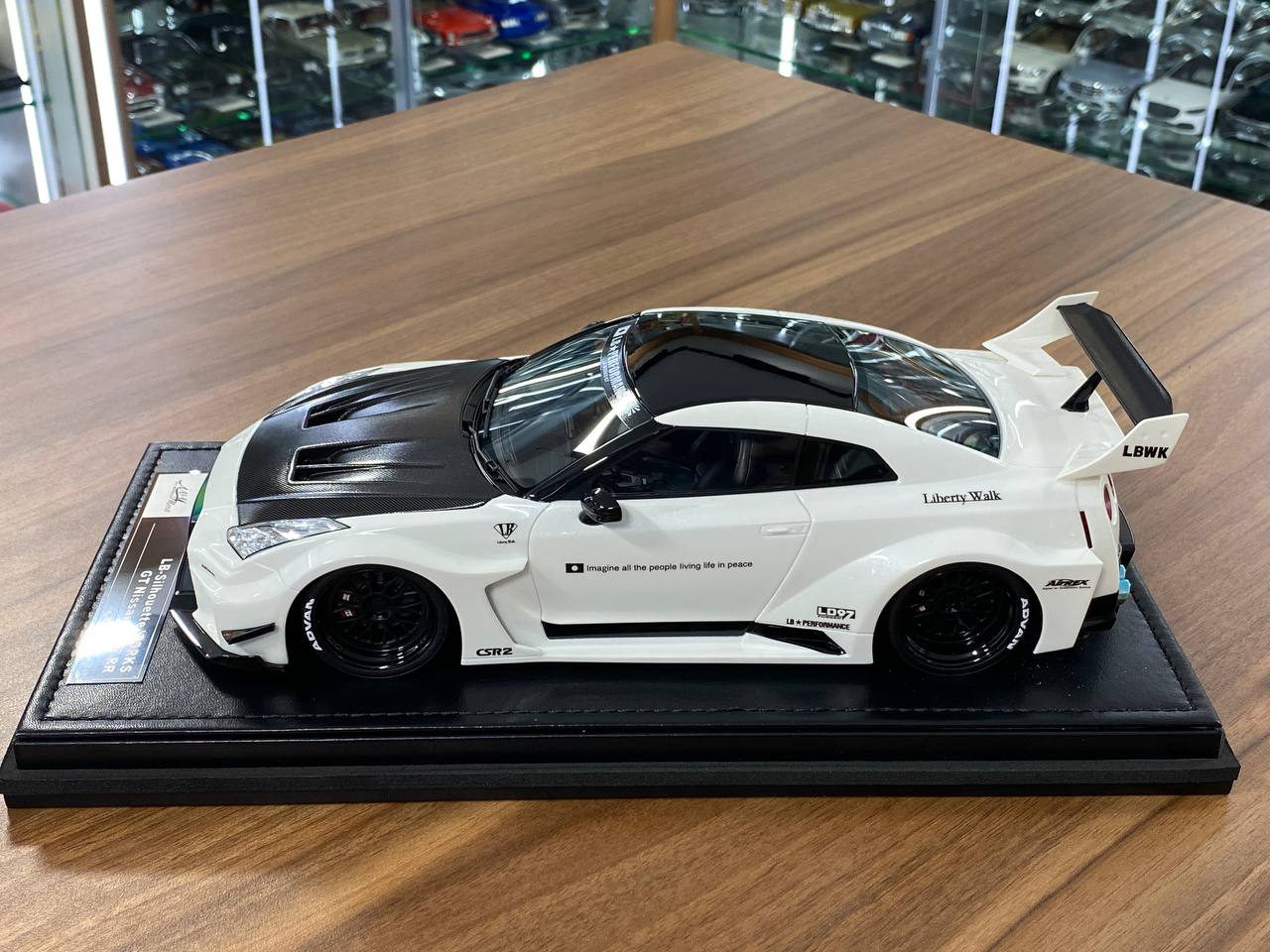 1:18 Resin Model IVY Merit Models Nissan GT-R R35 LBWK – Pearl White / Carbon Fiber Hood (Limited 49 pcs – Dubai Collectors)