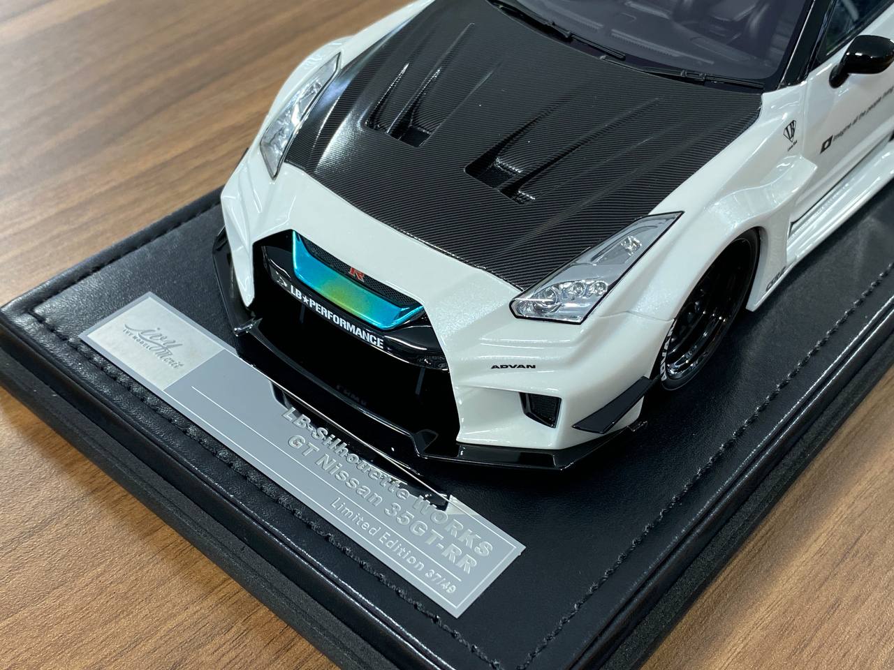 1:18 Resin Model IVY Merit Models Nissan GT-R R35 LBWK – Pearl White / Carbon Fiber Hood (Limited 49 pcs – Dubai Collectors)