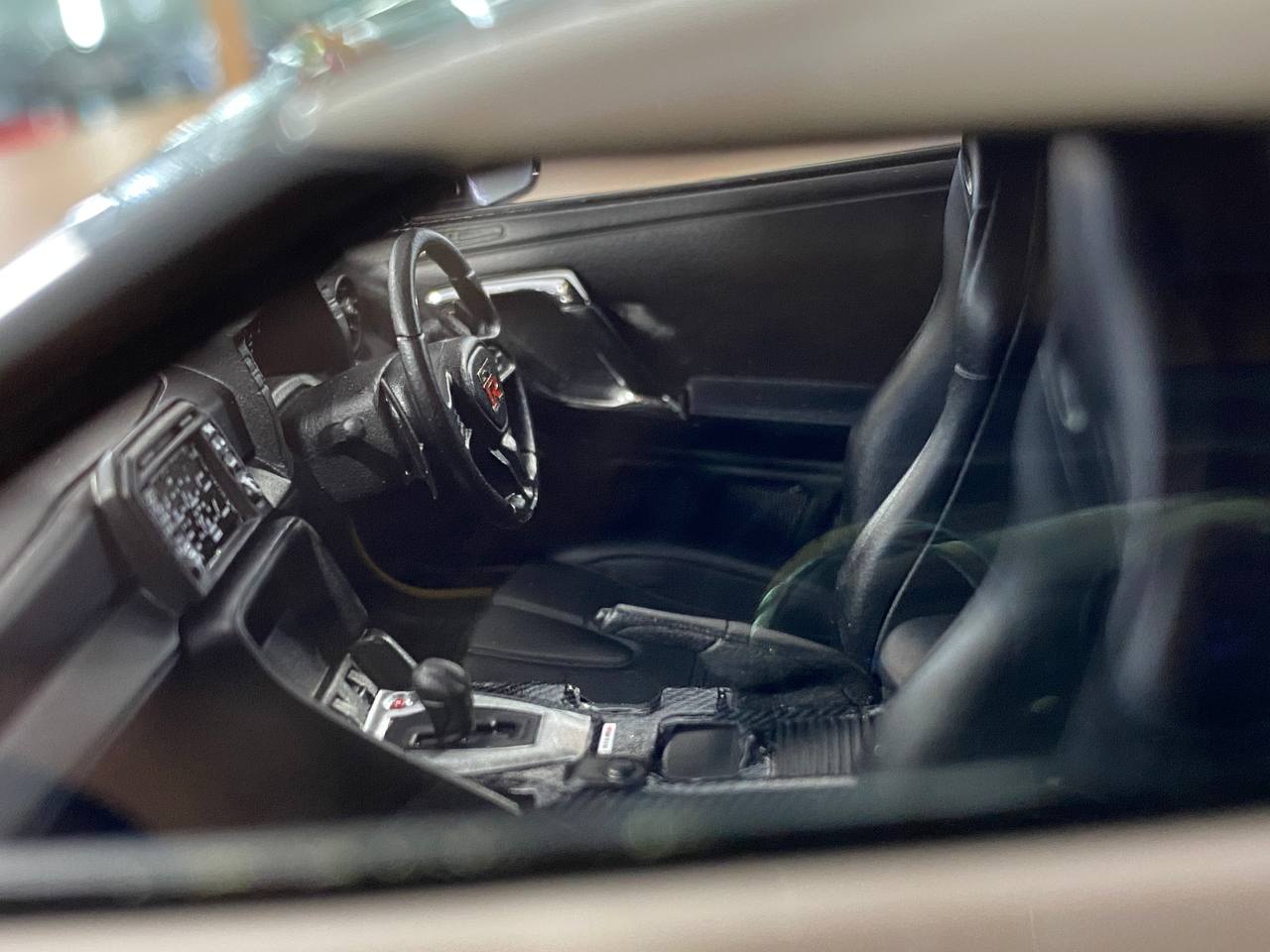 1:18 Resin Model IVY Merit Models Nissan GT-R R35 LBWK – Pearl White / Carbon Fiber Hood (Limited 49 pcs – Dubai Collectors)