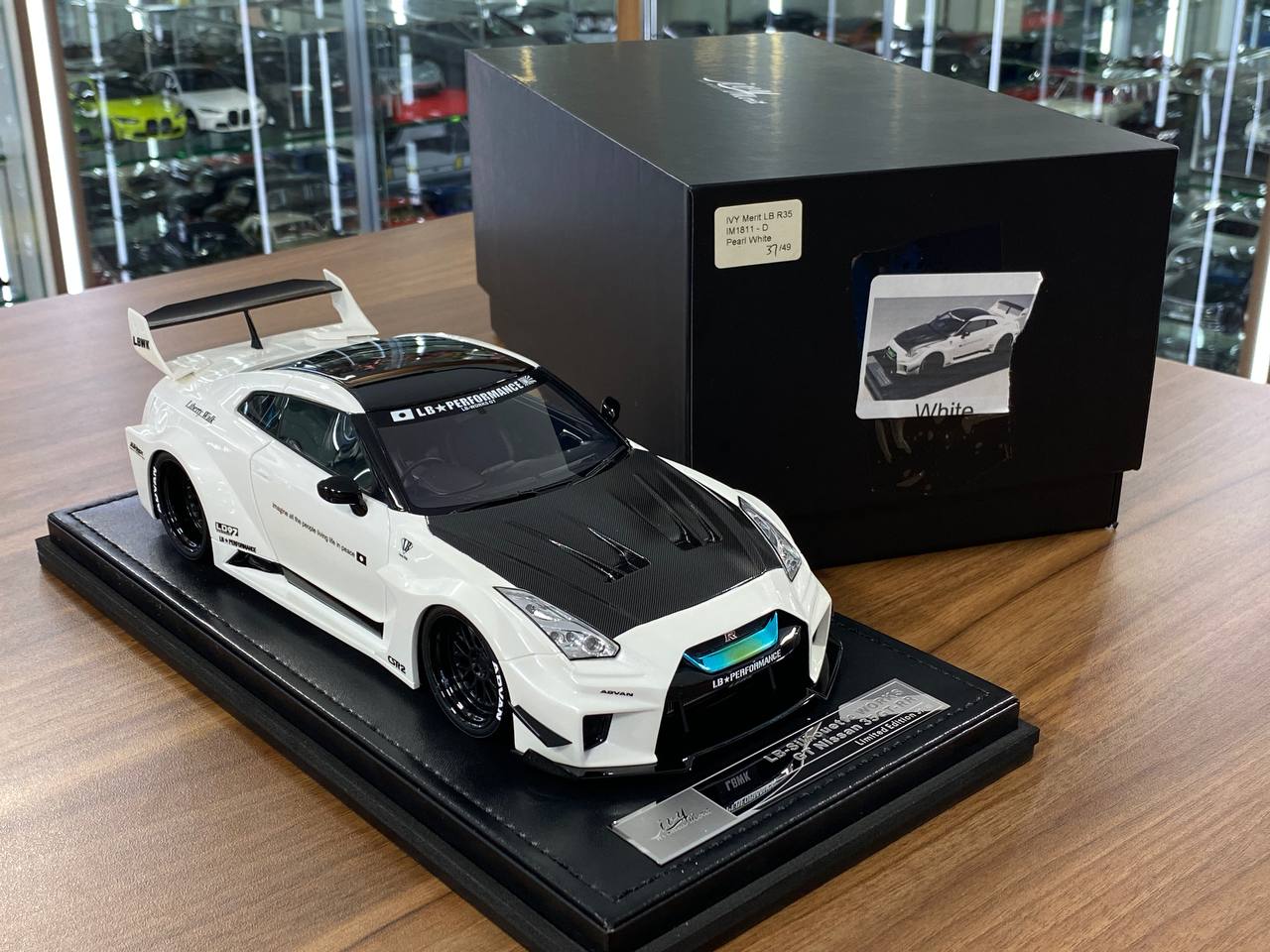 1:18 Resin Model IVY Merit Models Nissan GT-R R35 LBWK – Pearl White / Carbon Fiber Hood (Limited 49 pcs – Dubai Collectors)