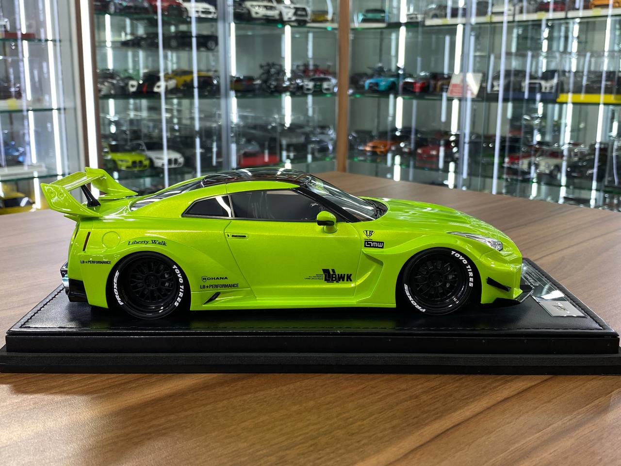 1:18 Resin Model IVY Merit Models Nissan GT-R R35 LBWK – Green (Limited 49 pcs – Dubai Collectors)