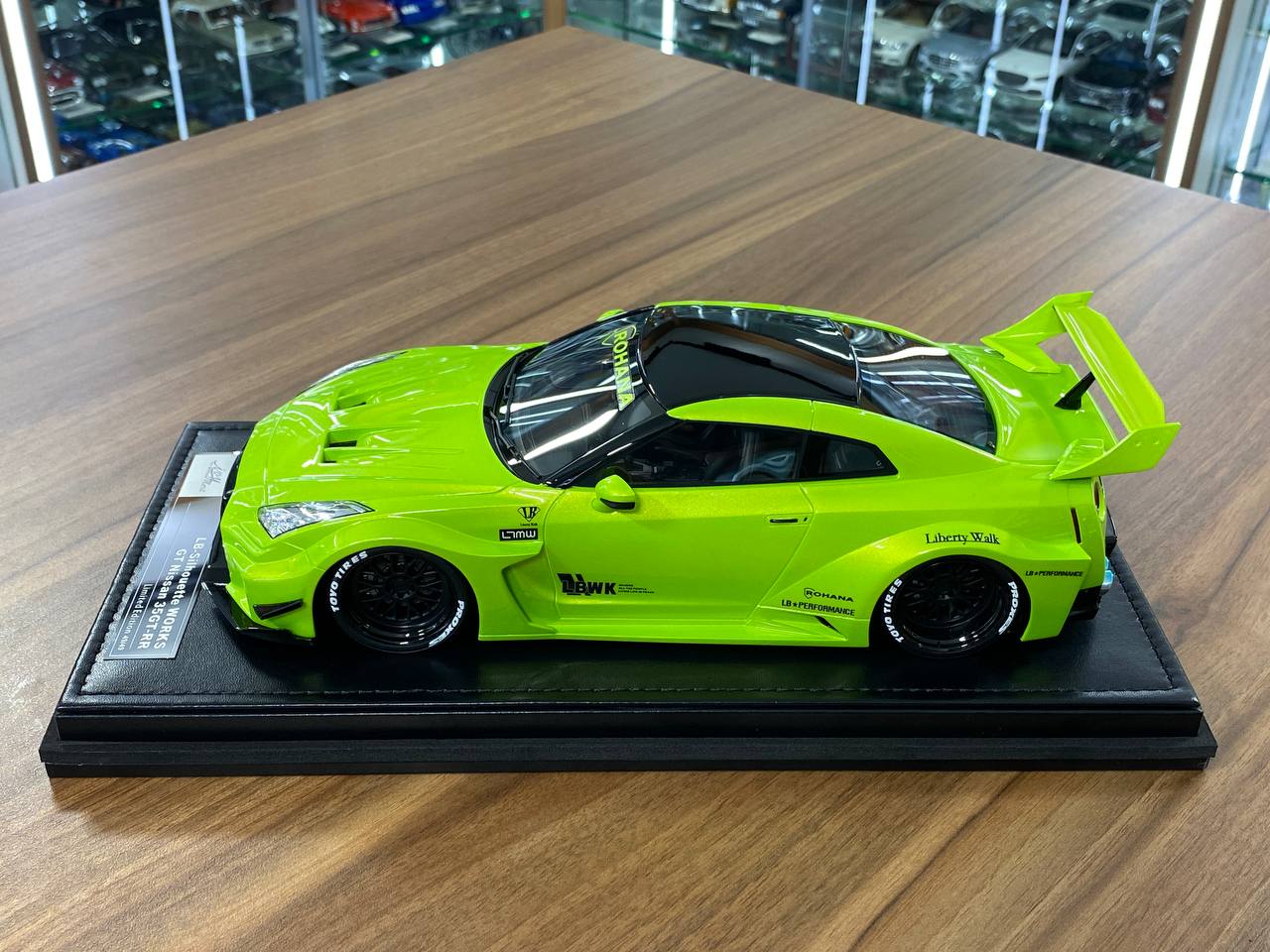 1:18 Resin Model IVY Merit Models Nissan GT-R R35 LBWK – Green (Limited 49 pcs – Dubai Collectors)