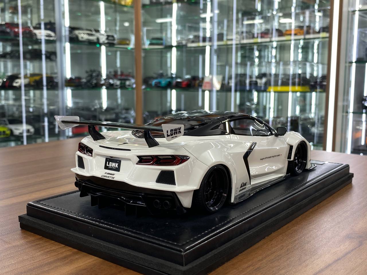 1:18 Resin Model IVY Merit Models Chevrolet Corvette C8 LBWK – Pearl White (Limited 99 pcs – Dubai Collectors)