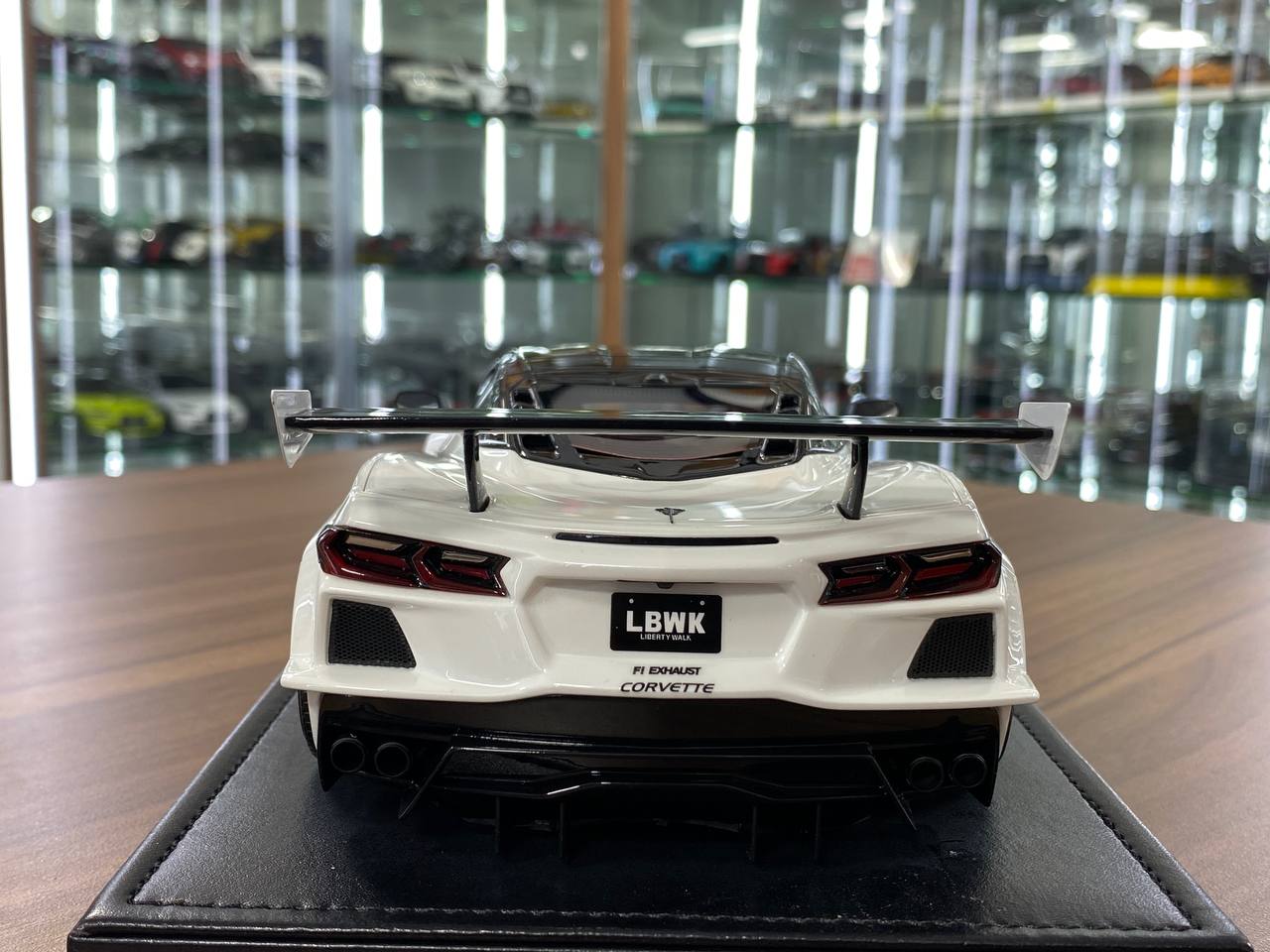 1:18 Resin Model IVY Merit Models Chevrolet Corvette C8 LBWK – Pearl White (Limited 99 pcs – Dubai Collectors)