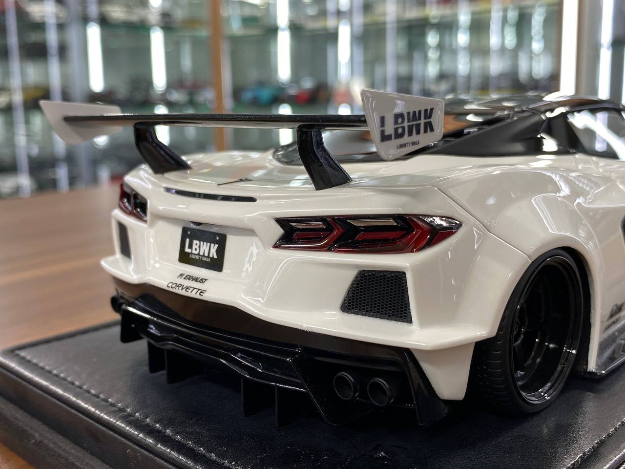 1:18 Resin Model IVY Merit Models Chevrolet Corvette C8 LBWK – Pearl White (Limited 99 pcs – Dubai Collectors)