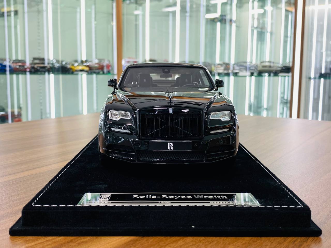 H&H Rolls Royce Wraith Resin Model - Black | 1/18 Scale