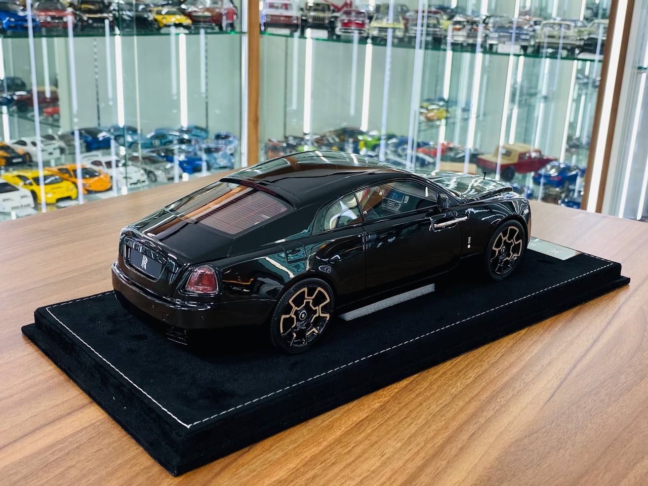 H&H Rolls Royce Wraith Resin Model - Black | 1/18 Scale
