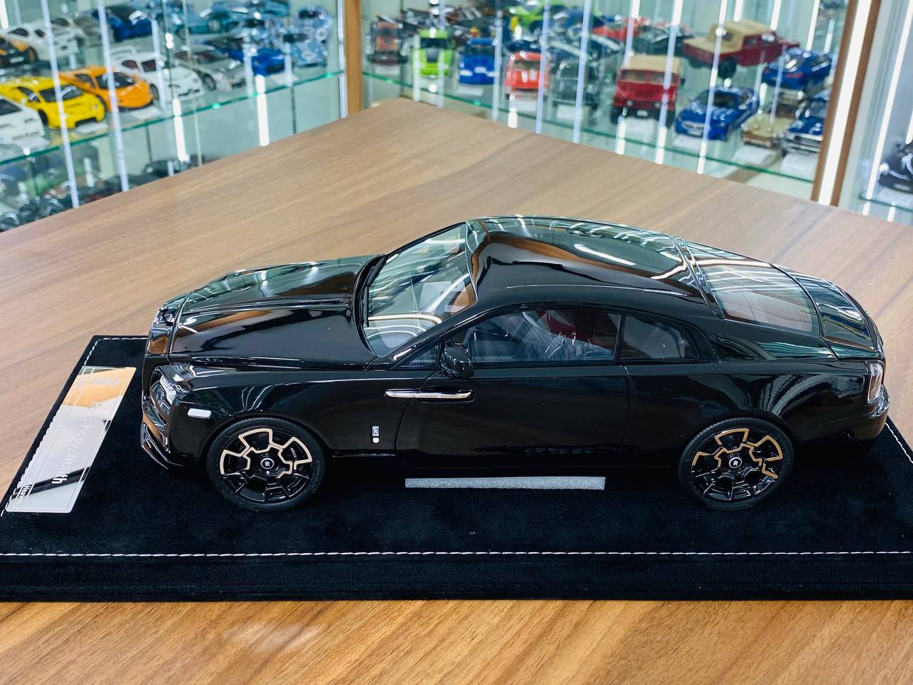 H&H Rolls Royce Wraith Resin Model - Black | 1/18 Scale