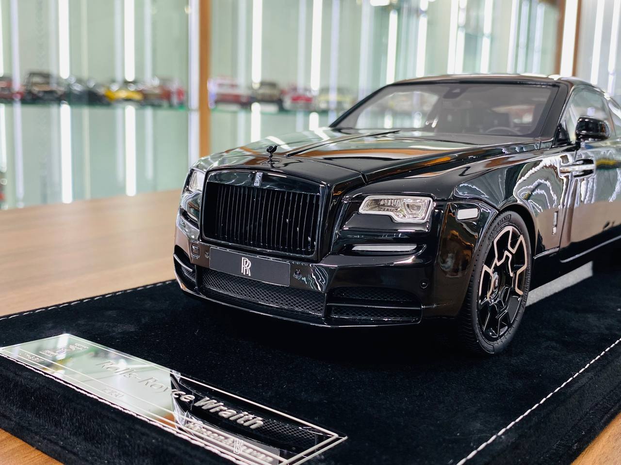 H&H Rolls Royce Wraith Resin Model - Black | 1/18 Scale