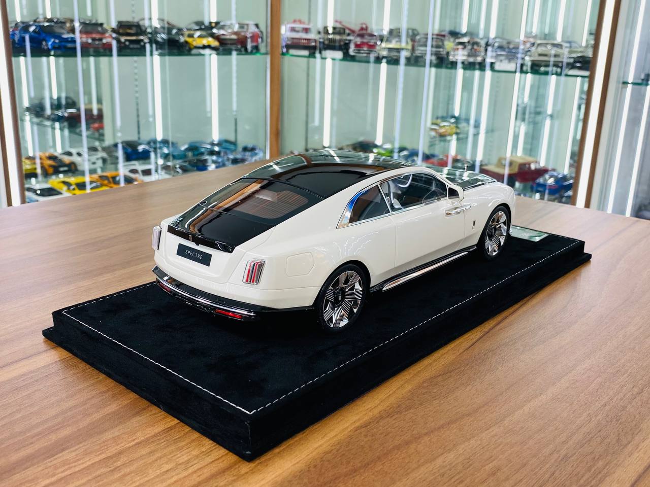 H&H Rolls Royce Spectre Resin Model - White & Black | 1/18 Scale