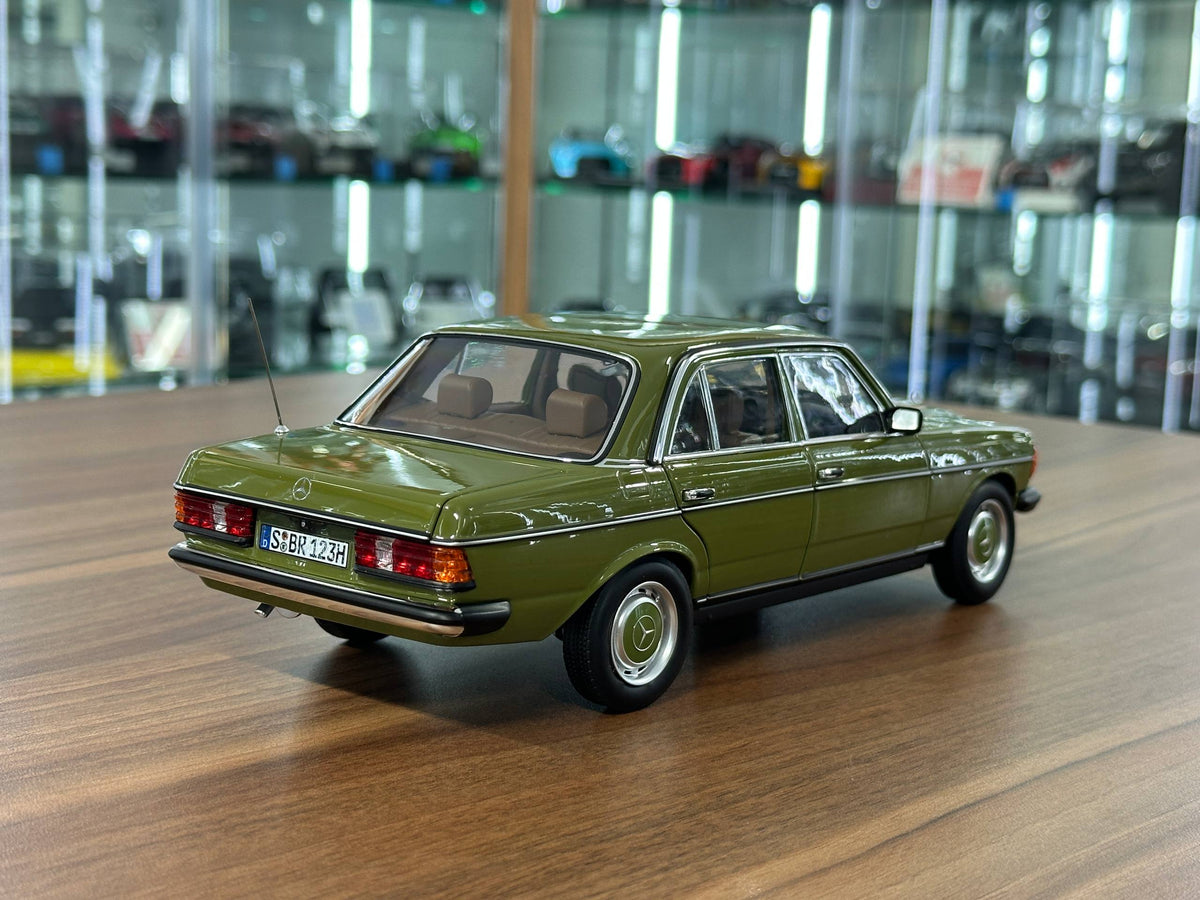 Mercedes‑Benz 200 W123 (1980–1985) – Cactus Green – 1/18 Metal Diecast Model – Norev Dealer Edition – Full Opening