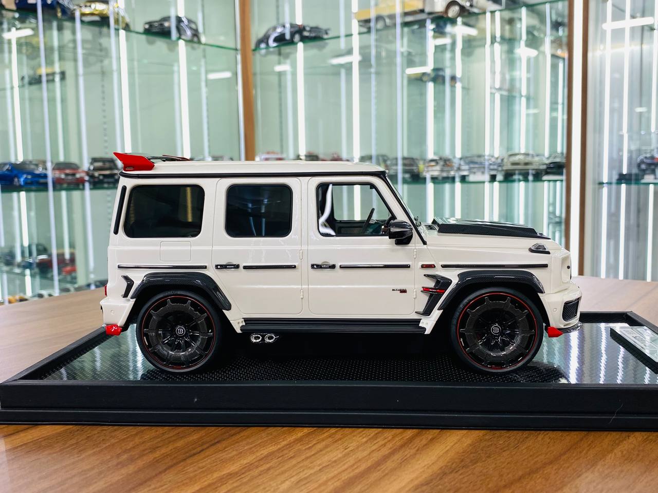 MotorHelix Mercedes-Benz Brabus 900 Rocket Resin Model - Pearl White / Carbon | 1/18