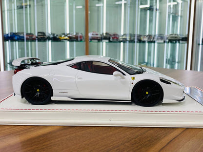Davis & Giovanni Ferrari 458 Italia Resin Model - White | 1/18 Scale