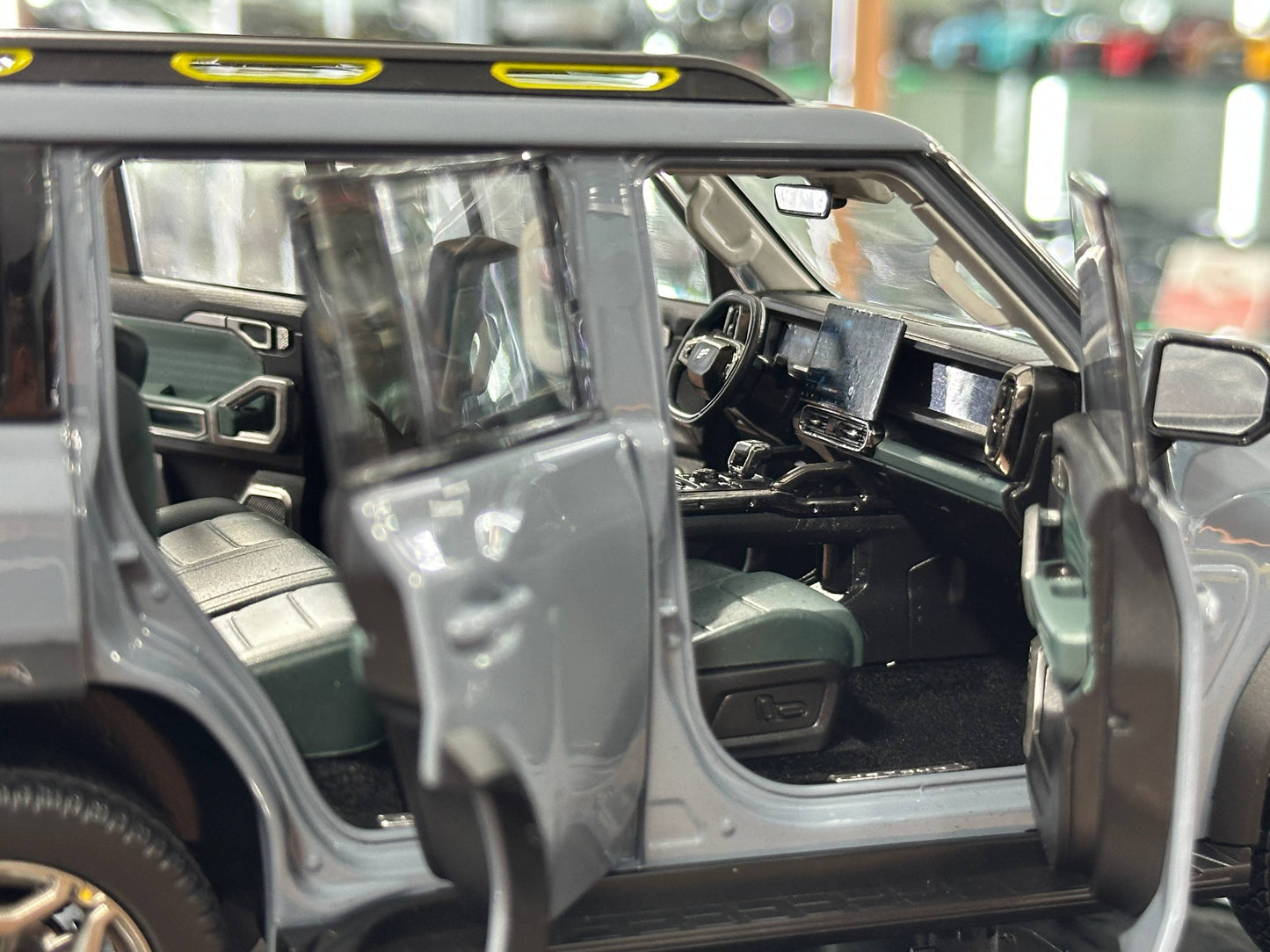 JETOUR T2 – JETOUR AUTO (Grey, 1/18 Diecast, Limited Edition, Doors Opening)