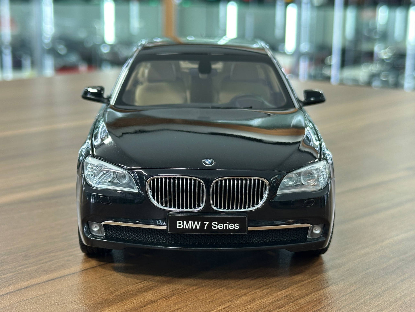 1/18 Diecast BMW 750Li (F02) – Kyosho (R. Black, Full Opening)