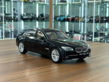 1/18 Diecast BMW 750Li (F02) – Kyosho (R. Black, Full Opening)