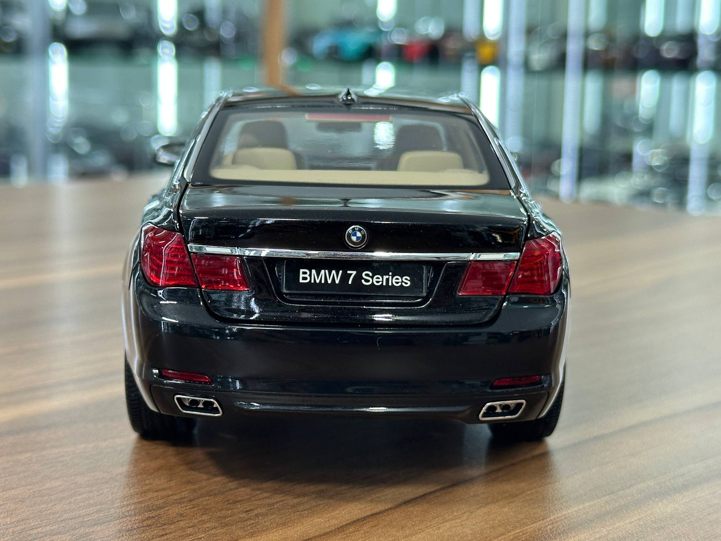 1/18 Diecast BMW 750Li (F02) – Kyosho (R. Black, Full Opening)