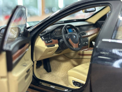 1/18 Diecast BMW 750Li (F02) – Kyosho (R. Black, Full Opening)