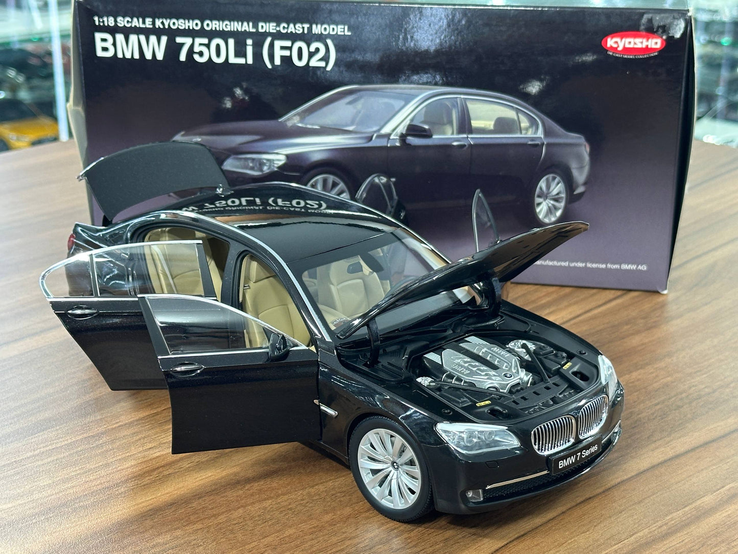1/18 Diecast BMW 750Li (F02) – Kyosho (R. Black, Full Opening)