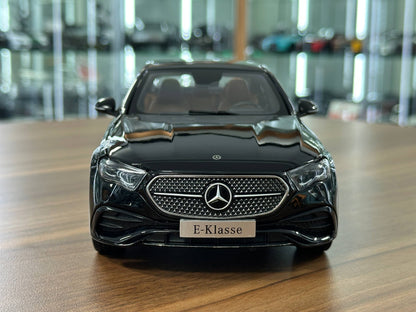 1/18 Diecast Mercedes-Benz E-Class E450 (W214) Saloon – iScale (Black, Full Opening)